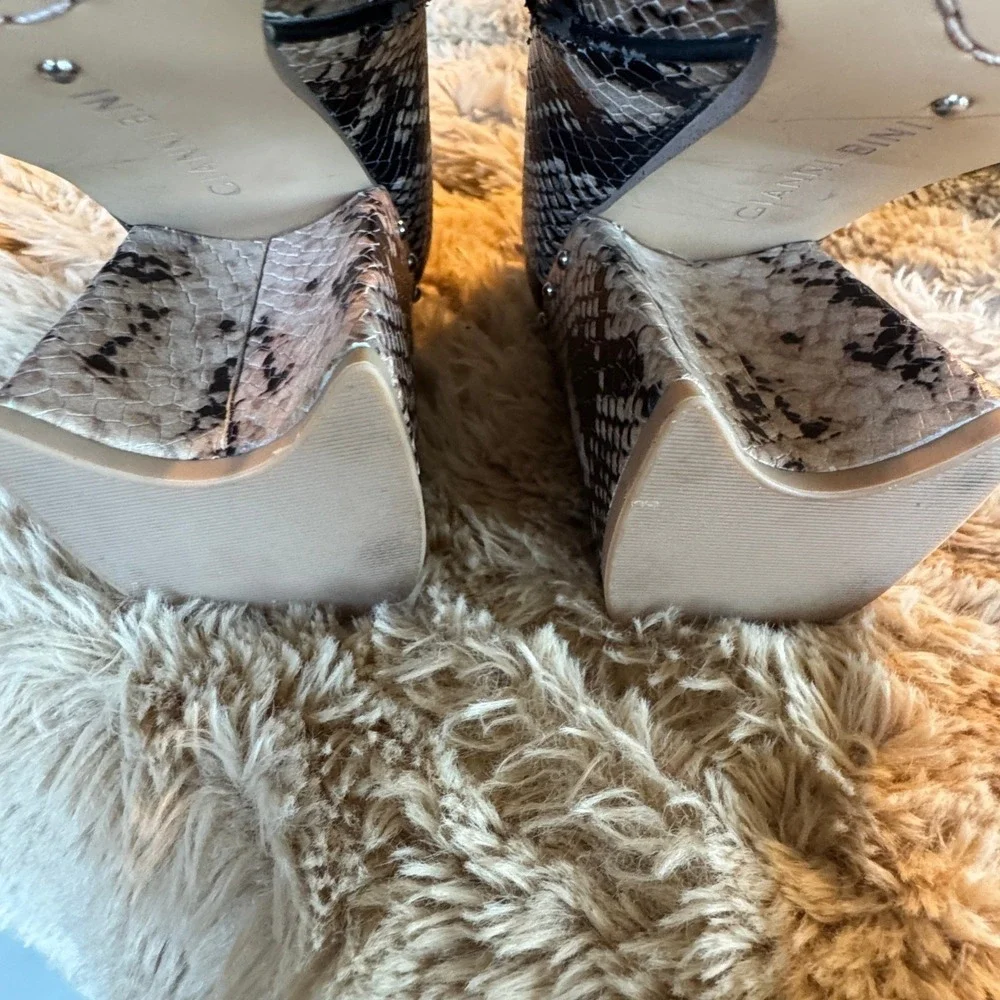 SOLD - Picture 10 of 12